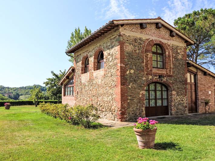 Agriturismo per 4 persone, con Giardino e Piscina a Reggello