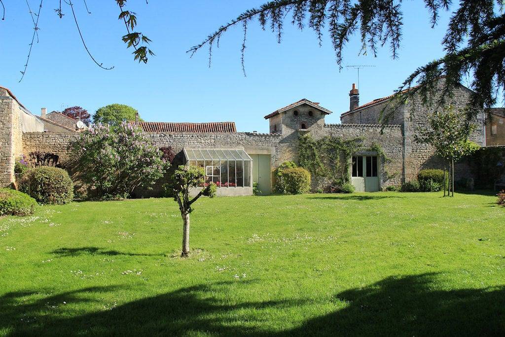 Le Rosier Sauvage - Chambre Pivoine in Nieul-sur-l'Autise, Fontenay-le-Comte