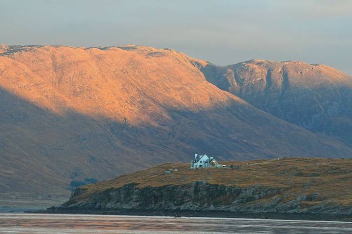 Vacation rental for 14 people, with Balcony and Hot tub as well as Yard the Highlands