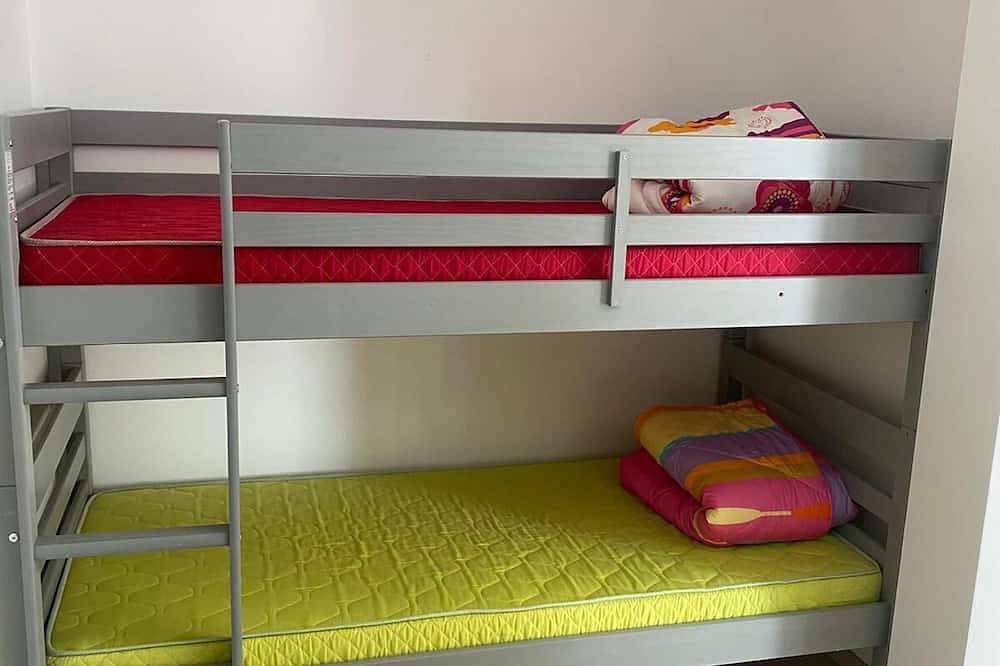 Ganze Wohnung, 40m2 apartment with terrace in Clairvaux-les-Lacs, Jura