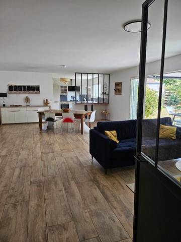 Cottage pour 8 personnes, avec piscine et jardin à Esnandes