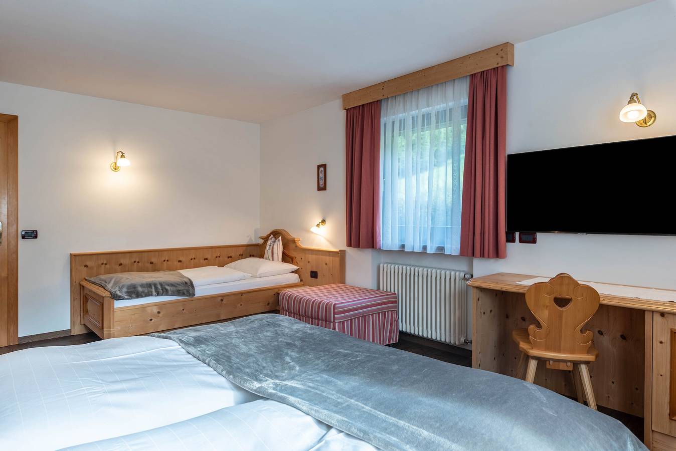 Entire apartment, Apartment 'Prapoz Typ B3' with Mountain View, Garden & Wi-Fi in Ortisei, Dolomiti Superski