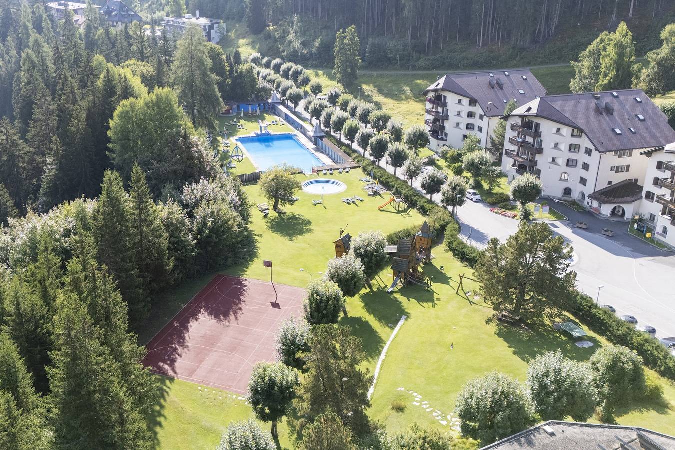 Ganze Wohnung, Chasa Valluns - 5302: Grosszügige 3.5 Zimmer Wohnung mit stilvoller Einrichtung in Vulpera, Tarasp