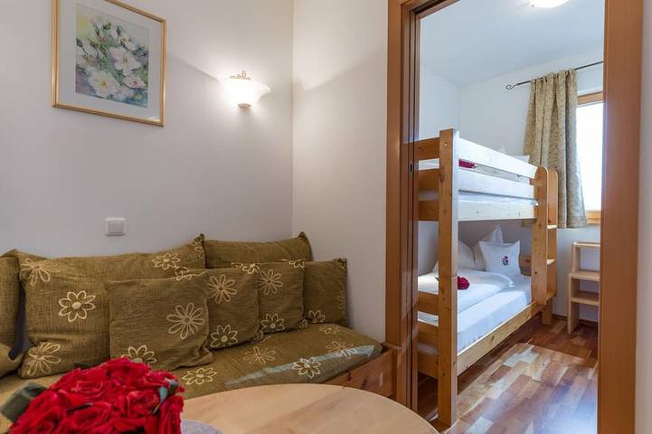 Ferienwohnung für 5 Personen, mit Terrasse und Garten sowie Sauna und Pool, mit Haustier in Oberndorf in Tirol - 4