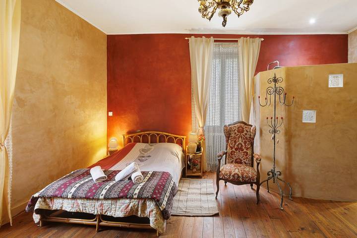 Bed and Breakfast 'Chambre Rouge' con terraza privada, jardín compartido y Wi-Fi in Groléjac, Périgord Noir