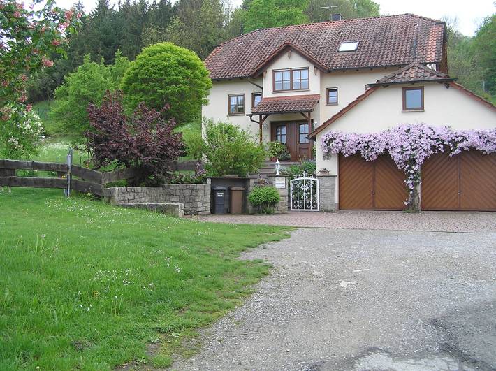 Ferienwohnung für 3 Personen, mit Balkon/Terrasse und Terrasse sowie Garten in Ochsenfurt