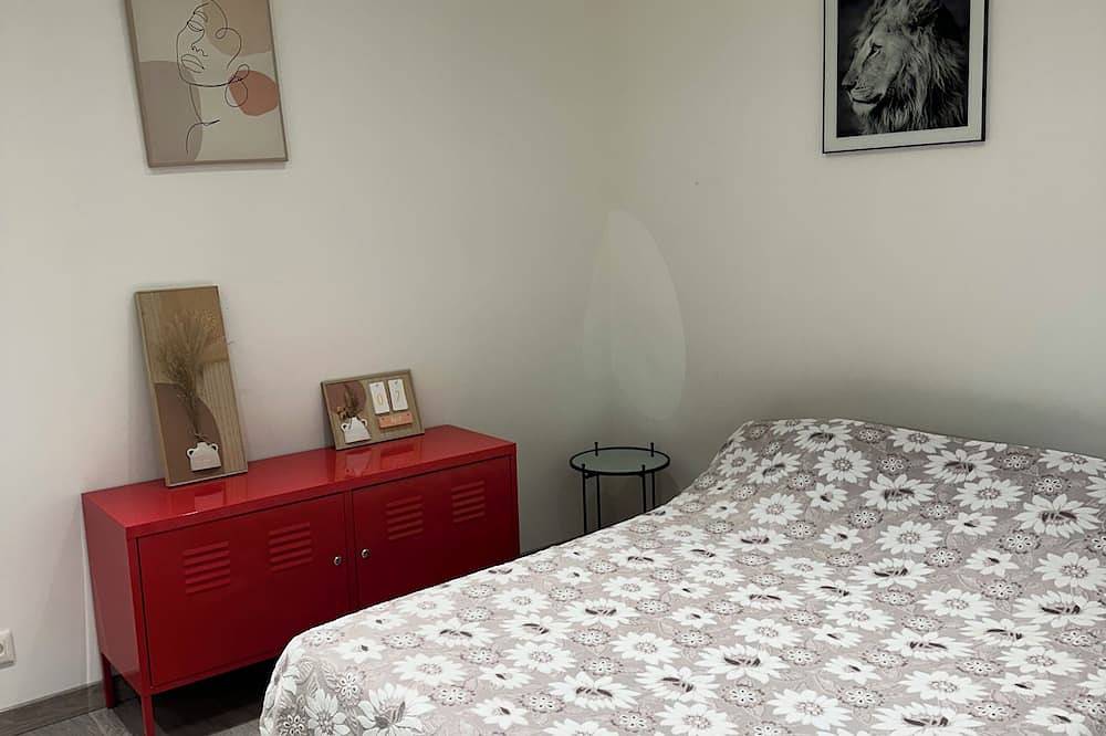 Entire apartment, Appartement Vue sur le Rocher in Cotignac, Brignoles region