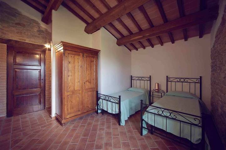 Casale medievale in pietra, piscina, vista, bbq, wifi, camere con bagno e a/c in Perugia, Perugia e dintorni