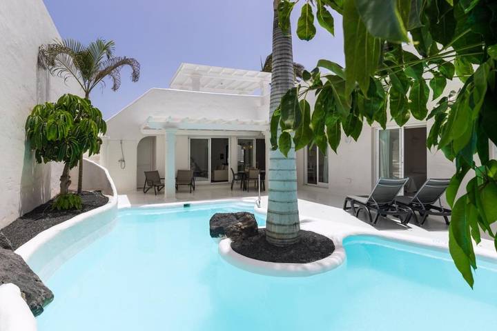 Chalet para 6 personas, con piscina además de jacuzzi y jardín en Fuerteventura