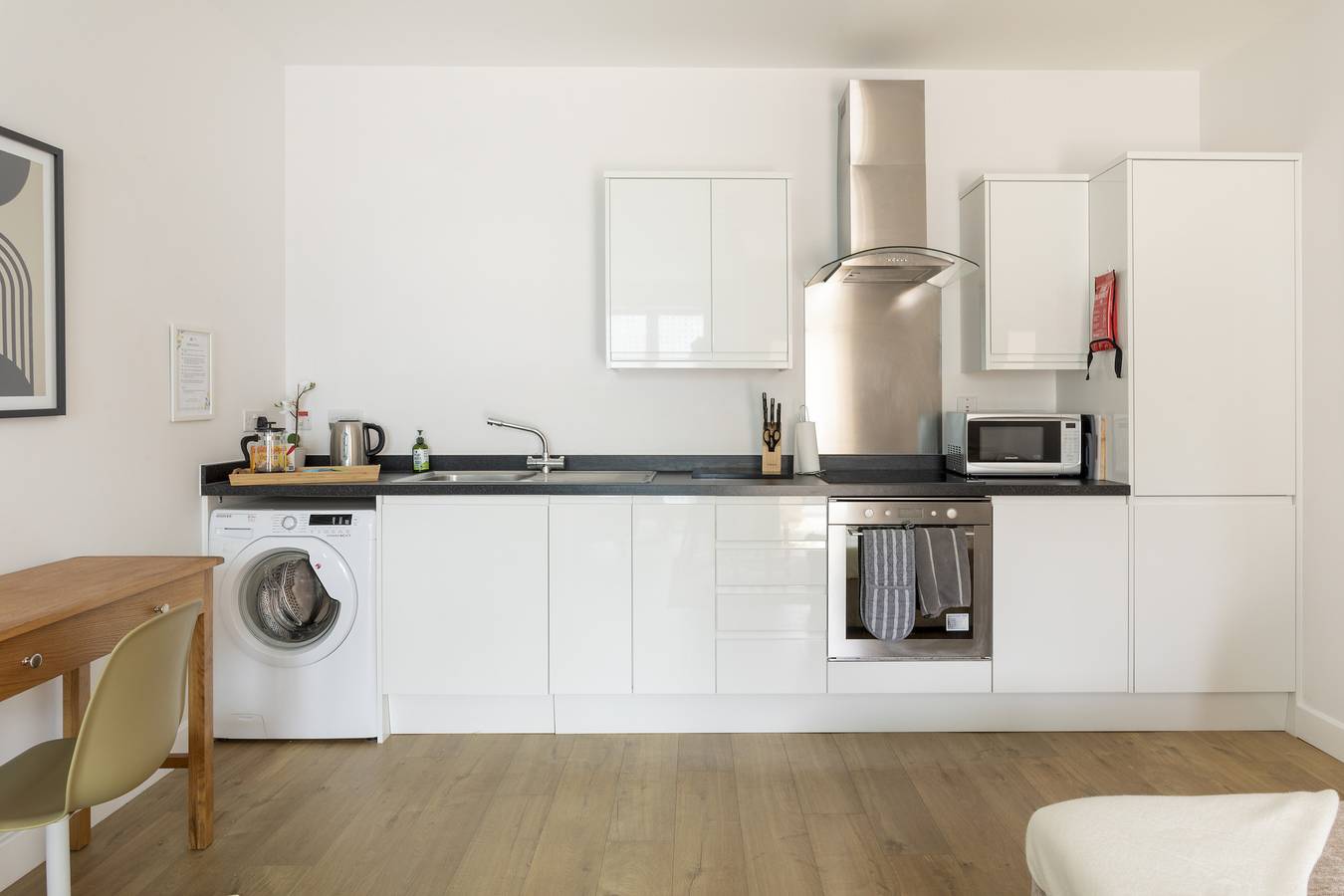 Entire vacation apartment, Queens Lodge Sleeps 2 with Welcome Pack in Surrey