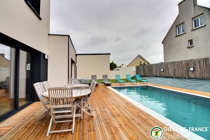 Casa de huéspedes para 8 personas, con terraza además de piscina y jardín - 1