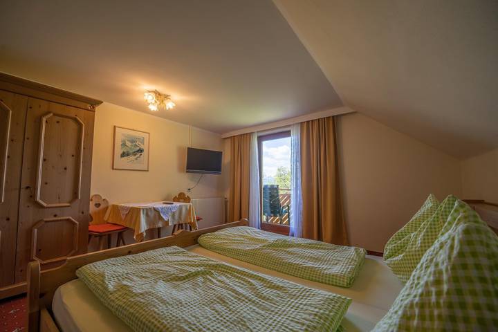 Ferienhaus für 4 Personen, mit Ausblick und Garten sowie Balkon, kinderfreundlich