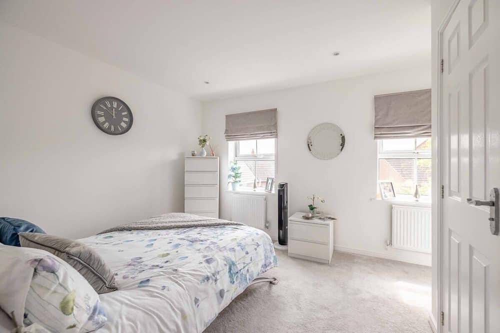 Stylish 3-Bed House in Langley | Driveway Parking! in Slough, Berkshire