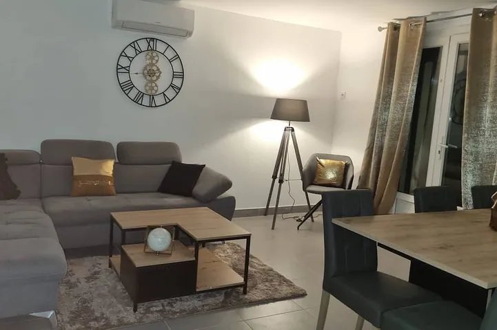 Appartement entier, Appartement dans un pavillon in Orange, Vaucluse