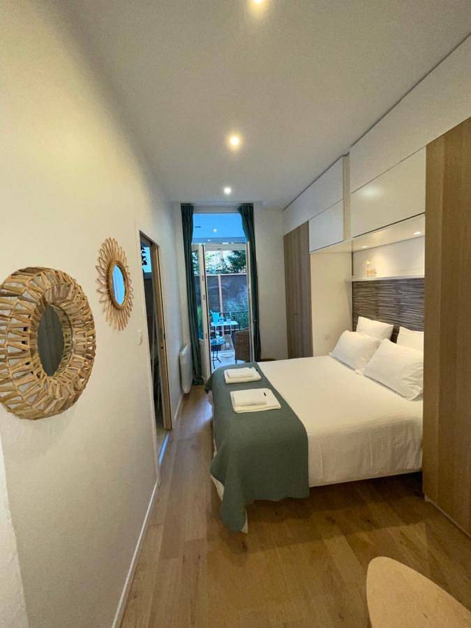 Location de vacances pour 2 personnes, avec Balcon ainsi que Terrasse et Vue dans Thermes Callou