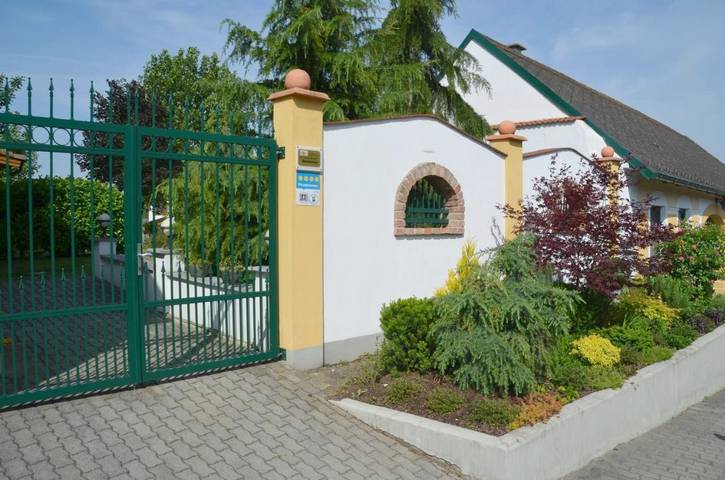 Ferienwohnung für 4 Personen, mit Terrasse und Garten sowie Ausblick in Mistelbach (Niederösterreich)