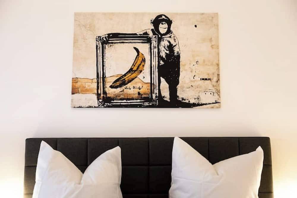 Entire apartment, Ko-Living Space Opera | Suite 12 | Kitchen | Living room | Dart | City center in Halle (Saale), Saale-Unstrut