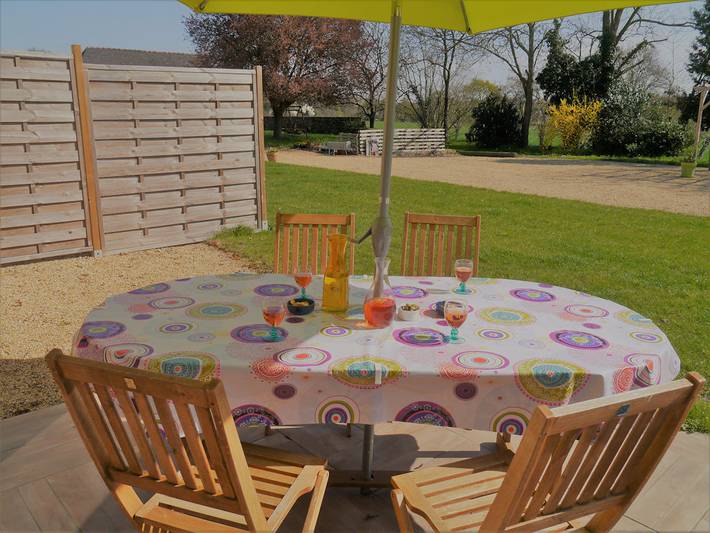 Gîte pour 9 personnes, avec piscine ainsi que terrasse et jardin