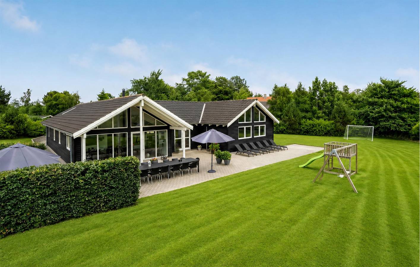 Feriehus for 18 personer med pool in Tisvilde, Kattegat