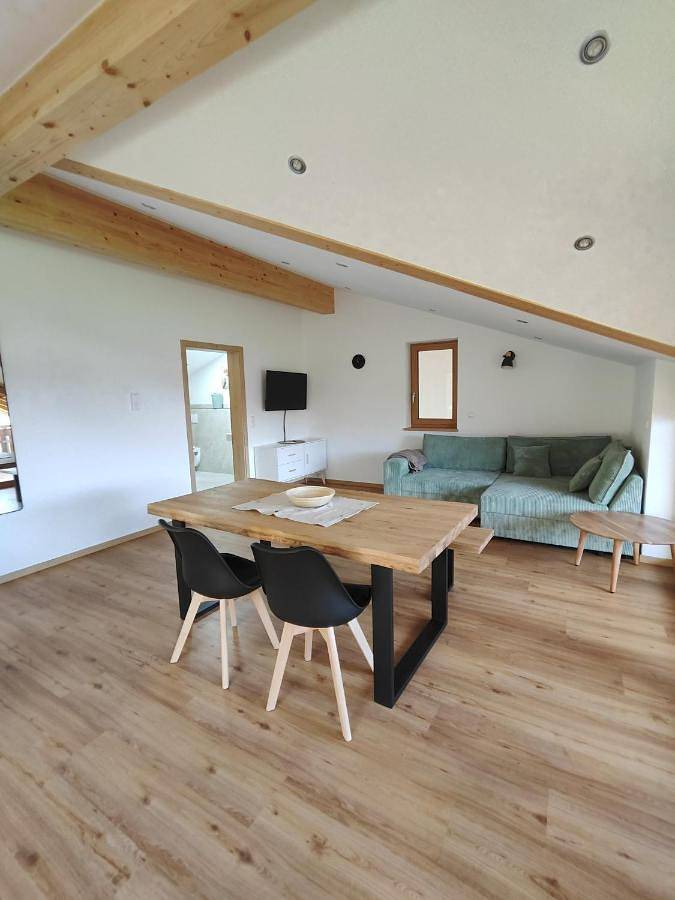 Ferienwohnung für 6 Personen, mit Terrasse und Garten sowie Ausblick in Roßhaupten