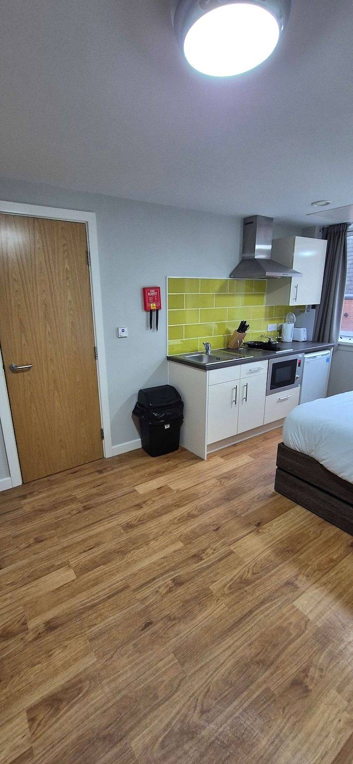 Entire studio, Modern Budget Double Studio in Central Nottingham in Nottingham, East Midlands