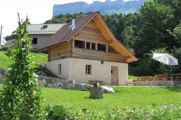 Gîte pour 5 personnes, avec terrasse et jardin à Entremont-le-Vieux