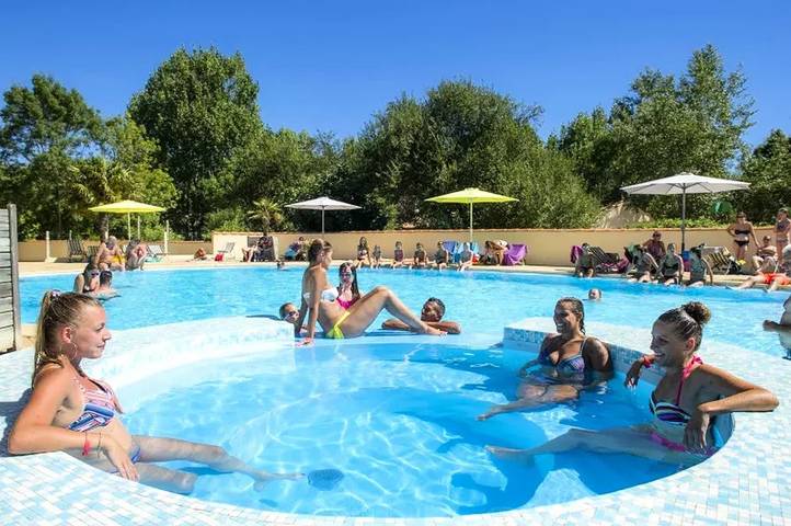 Camping pour 4 personnes, avec Terrasse et Piscine à Angles
