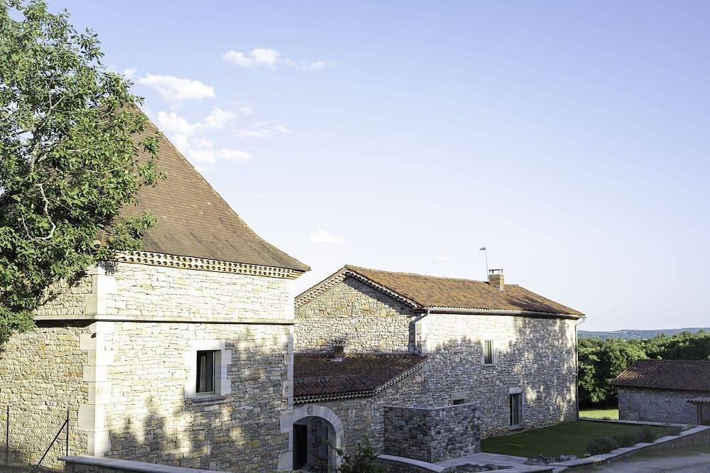 Domaine de Sourbil - Piscina climatizada - 33 personas in Saint-Antonin-Noble-Val, Macizo Central
