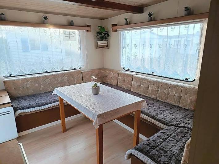 Camping pour 4 personnes, avec jardin et terrasse