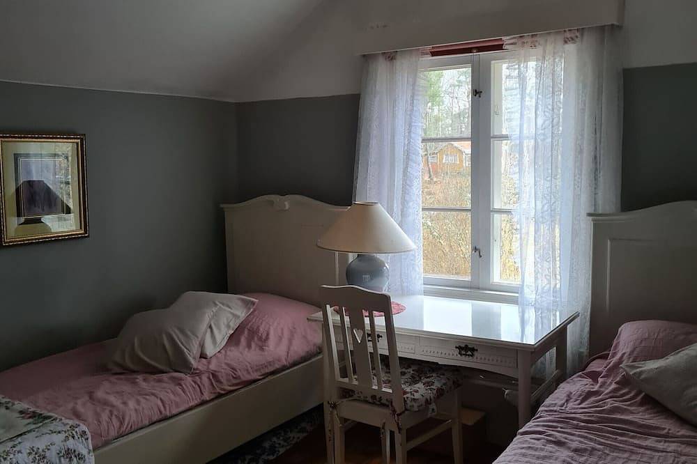 Auf einem Wassergrundstück mit eigenem Bootssteg in Norrköping, Vikbolandet