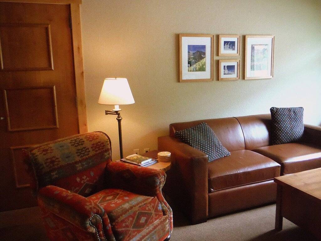 Ganze Wohnung, Deluxe Morning Eagle Apartment mit 1 Schlafzimmer und 1 Bad - Ski In / Ski Out in Glacier-Nationalpark