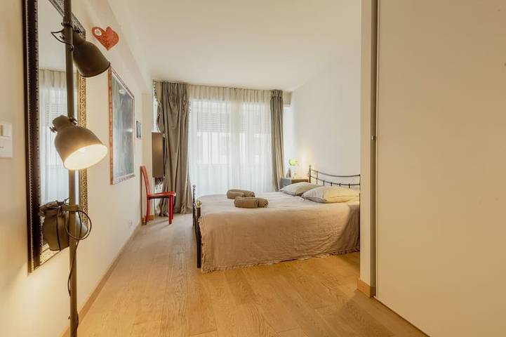 Entire apartment, Appartement Spacieux à 15 Minutes du jet D'eau in Eaux-Vives, Genève