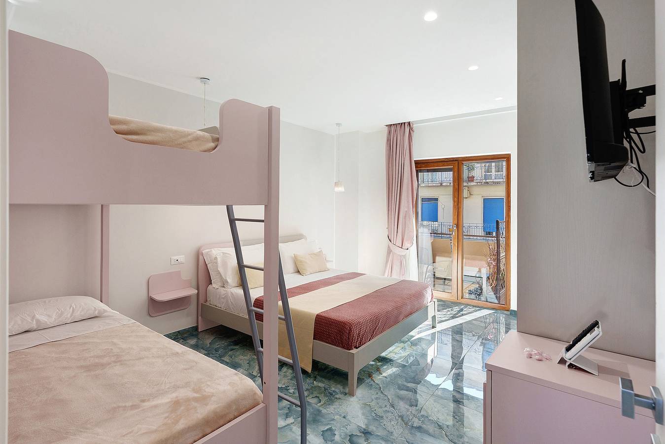 Habitación 'Camera Superior Con Balcone' con vistas a la montaña, Wi-Fi y aire acondicionado. in Ercolano, Parque nacional del Vesubio