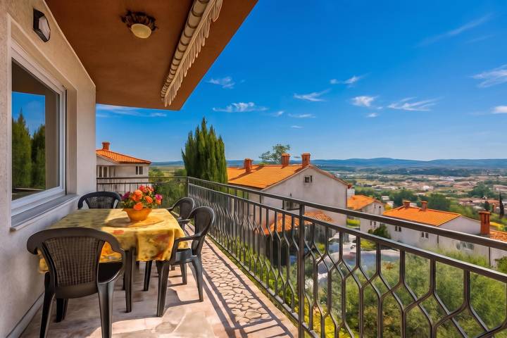 Ferienwohnung für 5 Personen, mit Balkon und Meerblick sowie Kinderpool in Slowenien