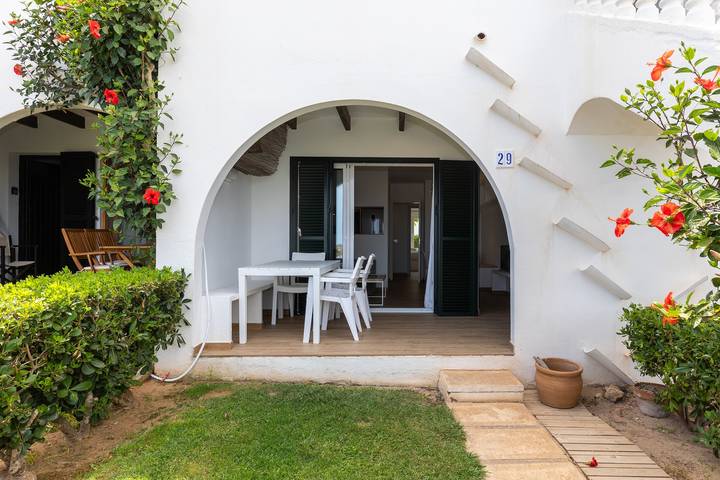 Ganze Wohnung, Ferienwohnung 'Costa Arenal' mit Gemeinschaftspool, Wlan und Klimaanlage in Arenal d'en Castell, Es Mercadal
