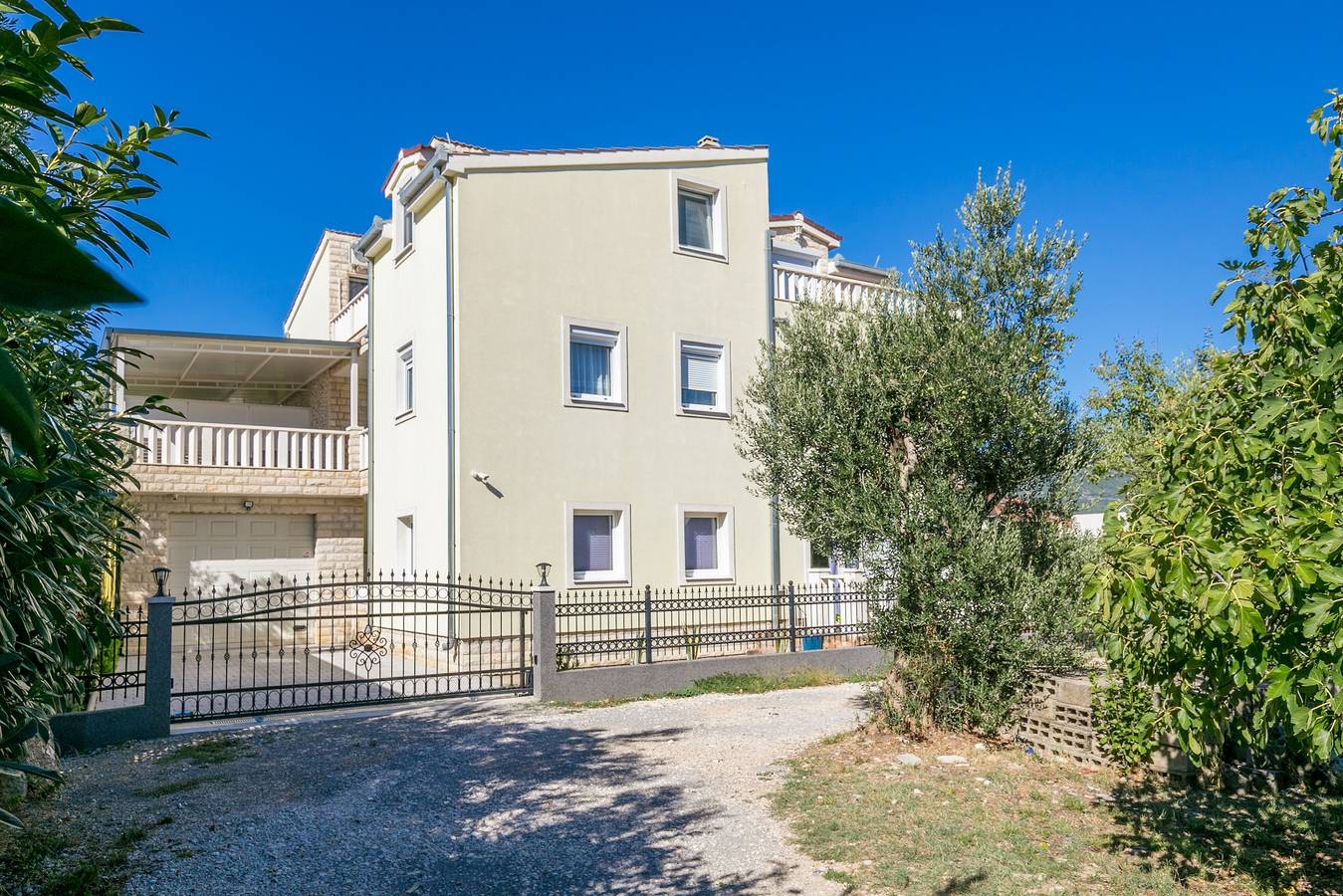 Entire apartment, One bedroom apartment with balcony Kaštel Štafilić, Kaštela A-24155-a in Kastel Stafilic, Kaštela
