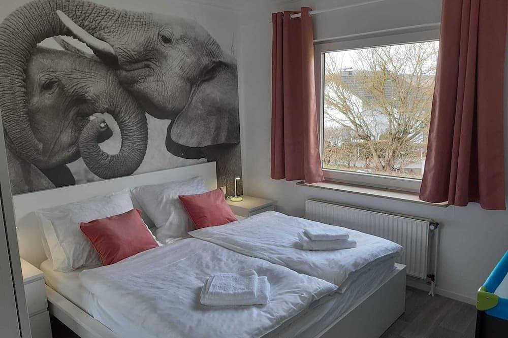 D&B staycation Ferienpark,\nferienwohnung \"Der Elefant\" in Niedenstein, Schwalm-Eder-Kreis