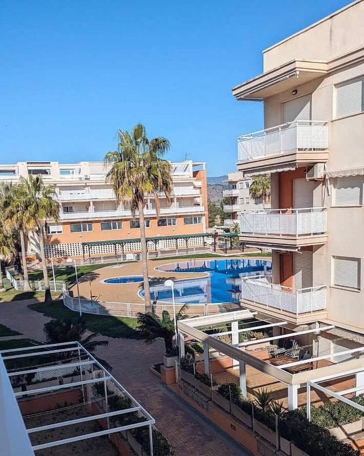 Apartamento para 4 personas, con jardín además de vistas y piscina en Almenara
