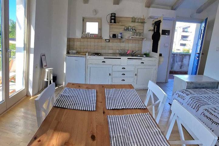 Ferienhaus Ivas mit Garten in Meeresnähe in Zambratija, Umag und Umgebung