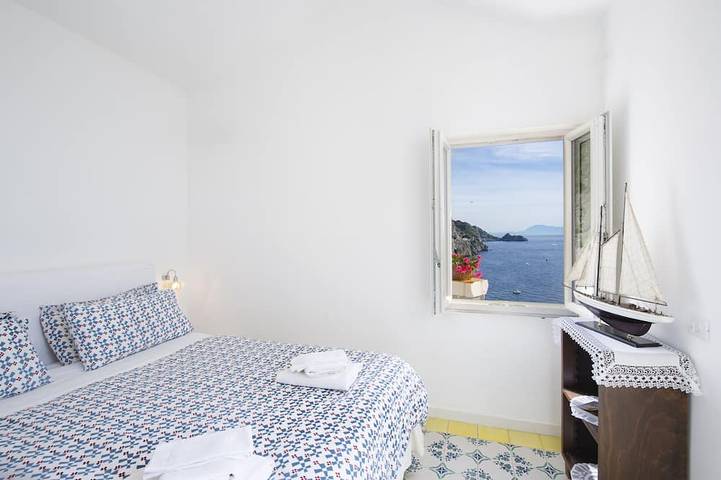 Auf dem Meer gesegnet Villa direkt. in Furore, Sorrento Coast