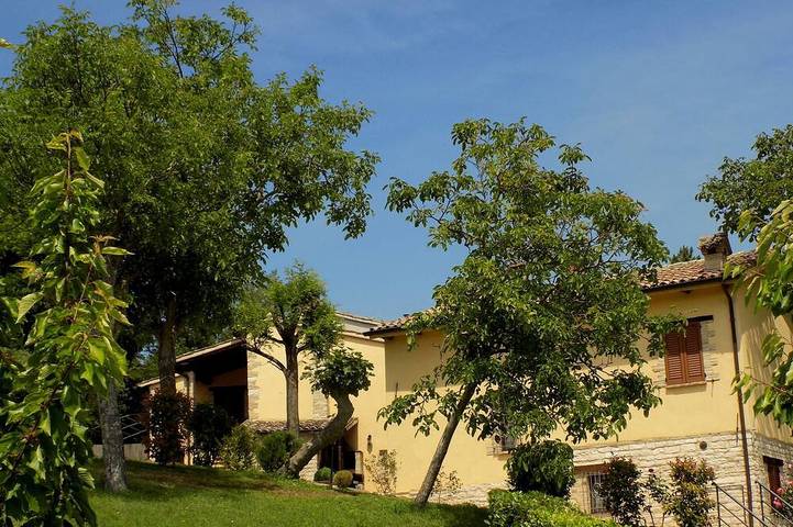 Apartamento entero, Castellonesto-Lilla (2p) aplicación. con piscina in Cagli, Valle del Metauro