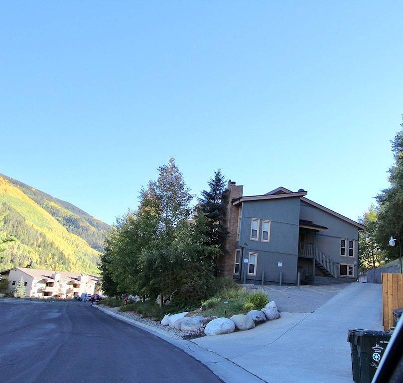 Ganze Wohnung, Spektakuläre Aussichten - 1 Meile zum Skilift - Keine Langzeitvermietung. in Vail Ski Resort, Vail