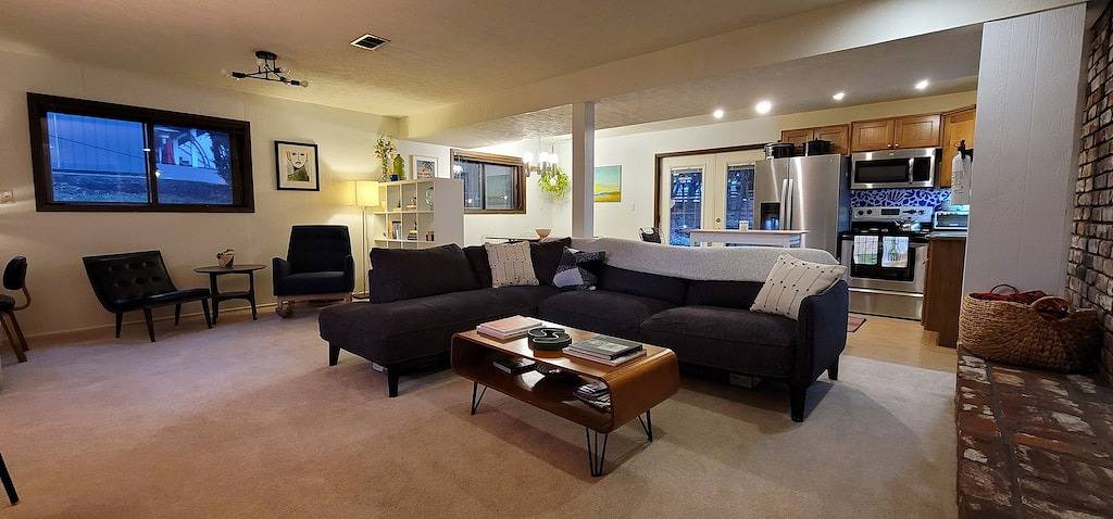 Ganze Wohnung, Spacious Mid Century apartment - 5 min walk to Reed College in Portland, Multnomah County