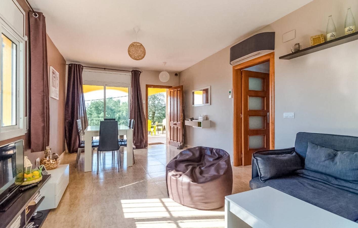 Apartamento con vistas a la montaña y piscina cerca de Lloret de Mar in Aiguaviva Parc, Vidreras