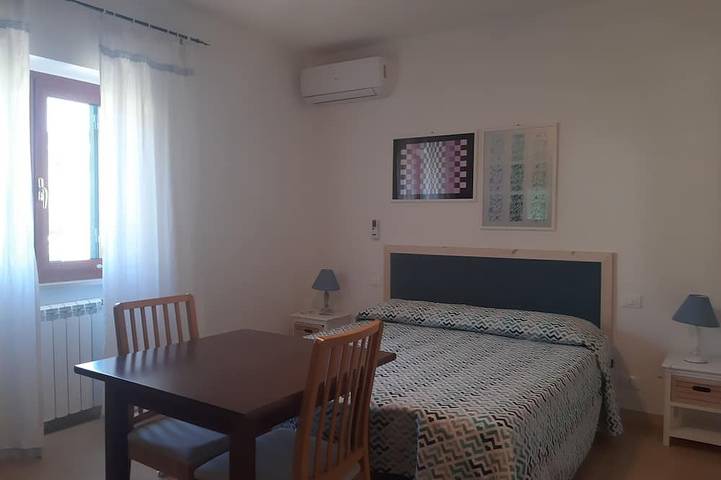 Appartement entier, Appartment élégant avec une véranda donnant sur la mer in San Felice Circeo, Agro Pontino