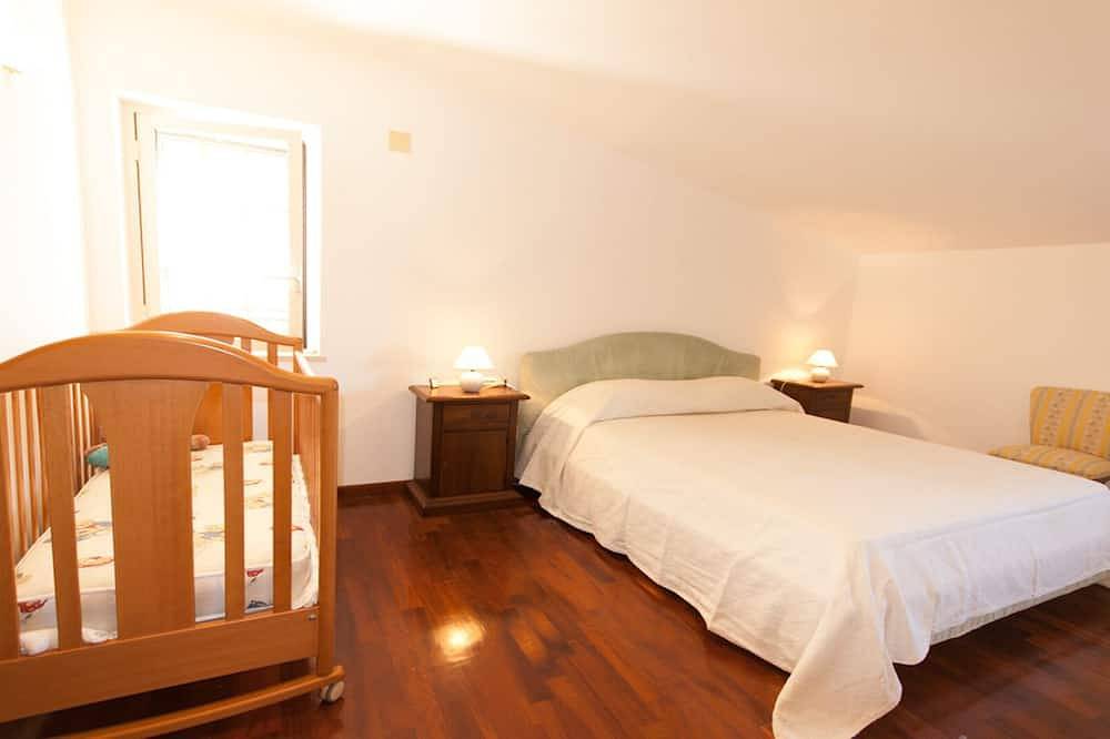 Haus mit privatem Tennisplatz, Pool, 300 m zum Strand, Wifi, Klima, 8 Personen in Isola (Italien), Syrakus