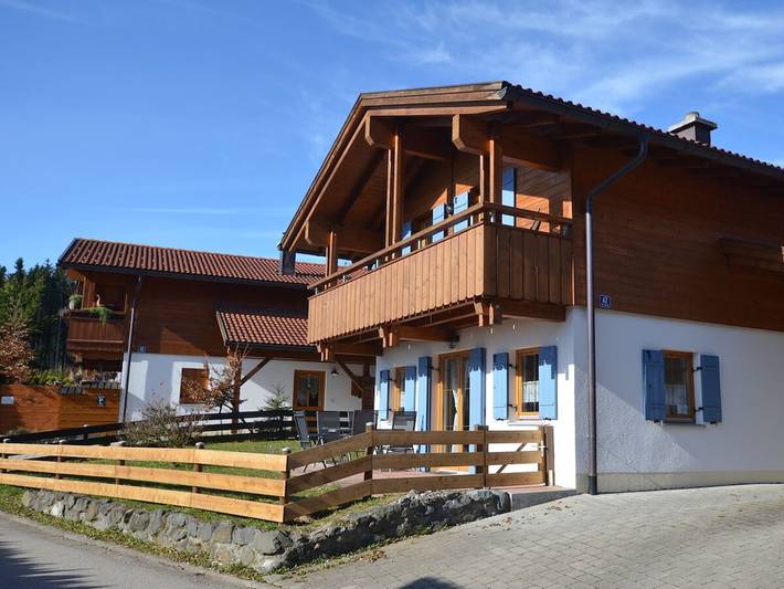 Luxus-Ferienhaus für 6 Personen, mit Balkon und Terrasse sowie Ausblick in Lechbruck am See