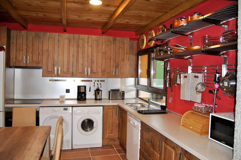 Casa Rural Deluxe Con Jacuzzi Y Piscina Cubierta Para 12 Personas in Collado Mediano, Provincia de Madrid