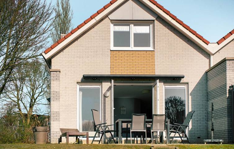 Ferienhaus für 6 Personen, mit Seeblick und Ausblick sowie Garten und Terrasse in Makkum - 2