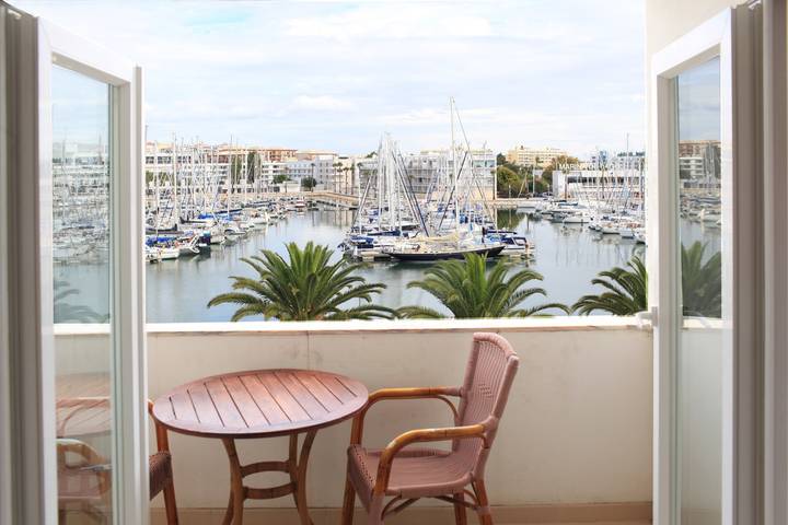 Ferienwohnung für 2 Personen, mit Meerblick und Balkon sowie Terrasse in Lagos